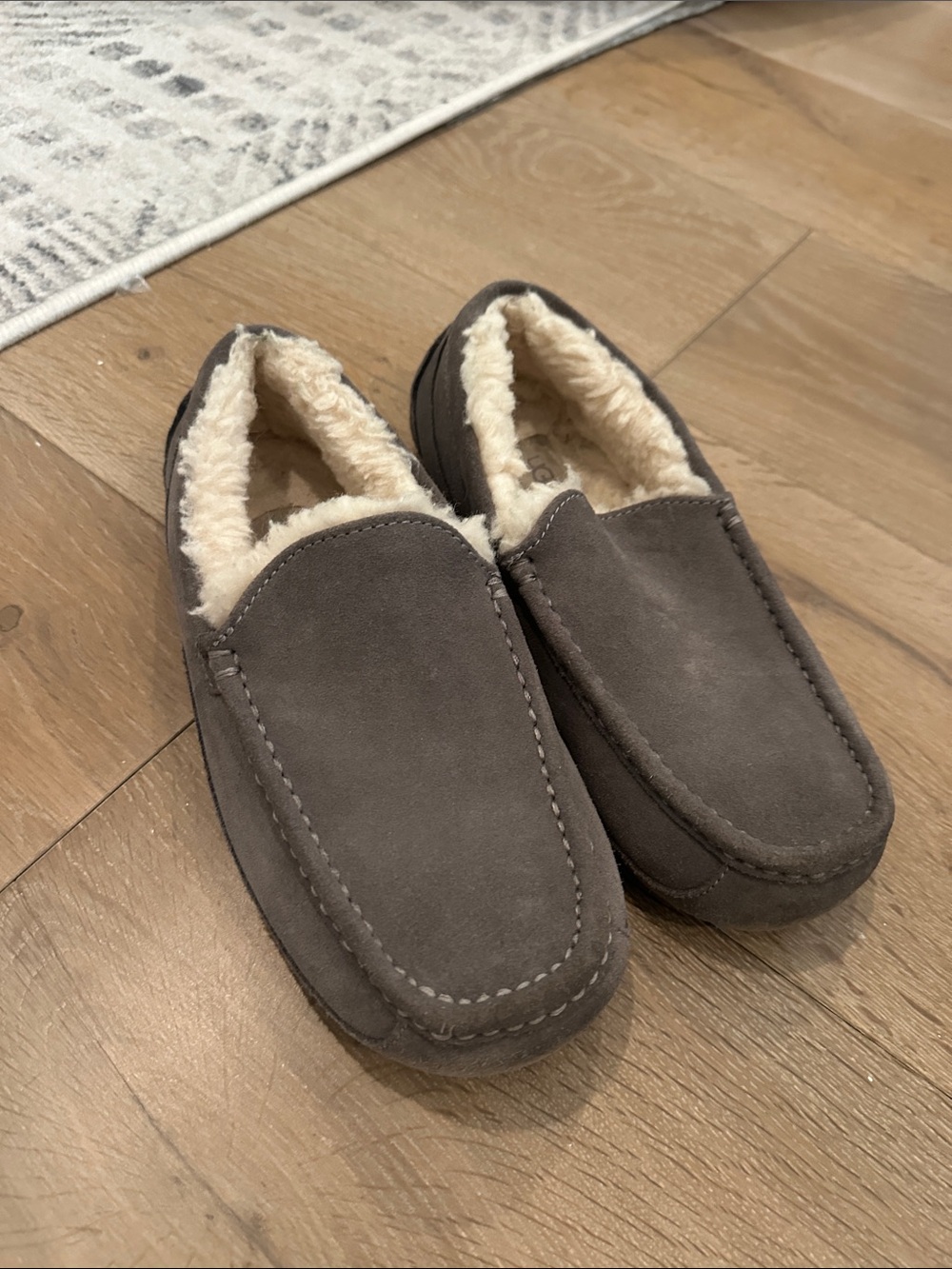 Ugh Men's Ascot Gray Suede Fleece-Lined Slip-On Slippers Size 9